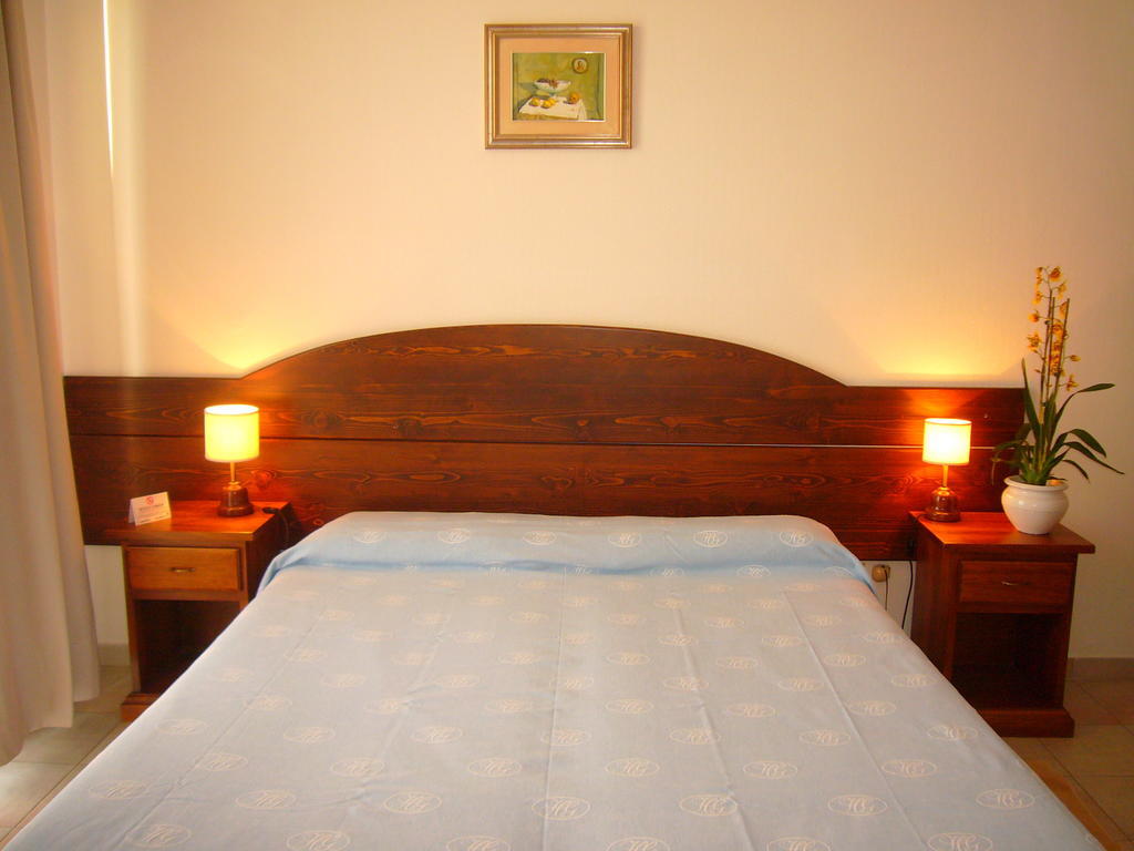 Hotel Giardino Фоллоніка Номер фото