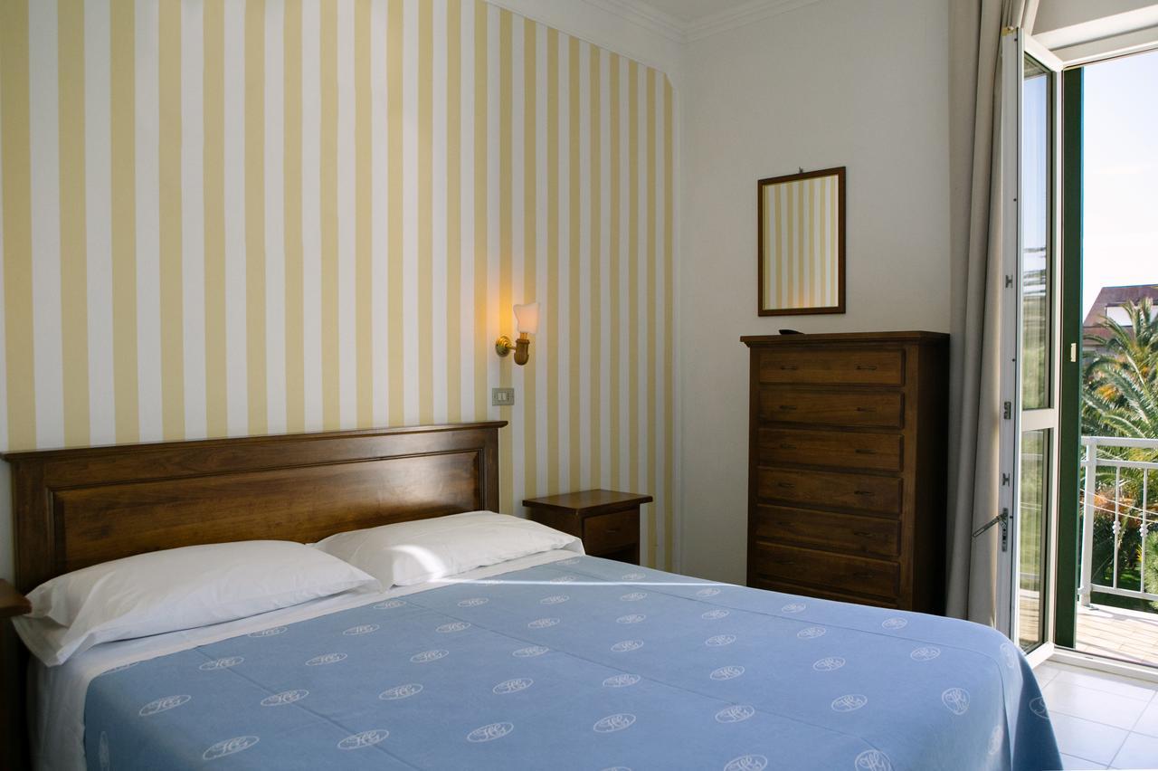 Hotel Giardino Фоллоніка Екстер'єр фото